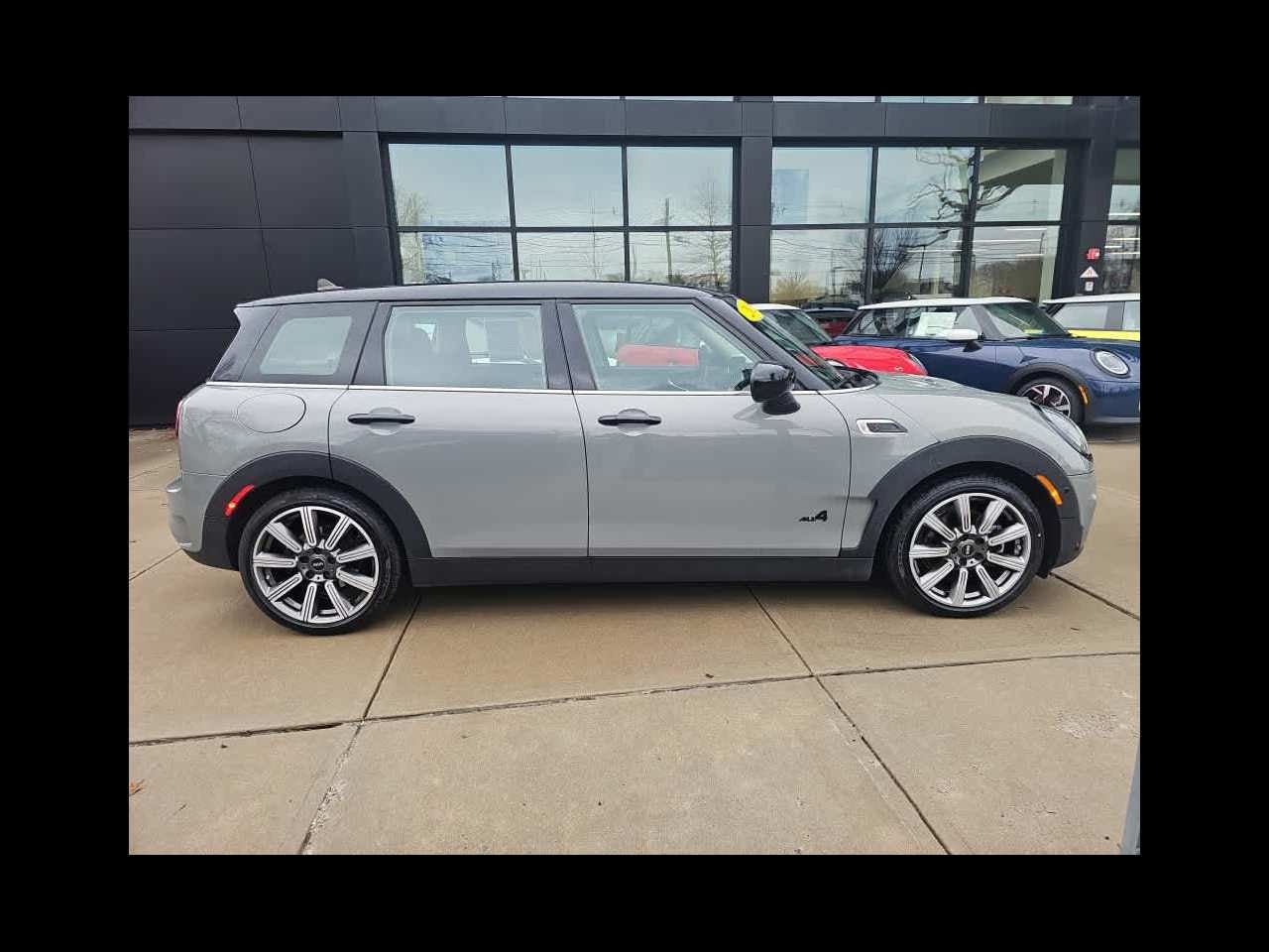 2023 MINI CLUBMAN ICONIC