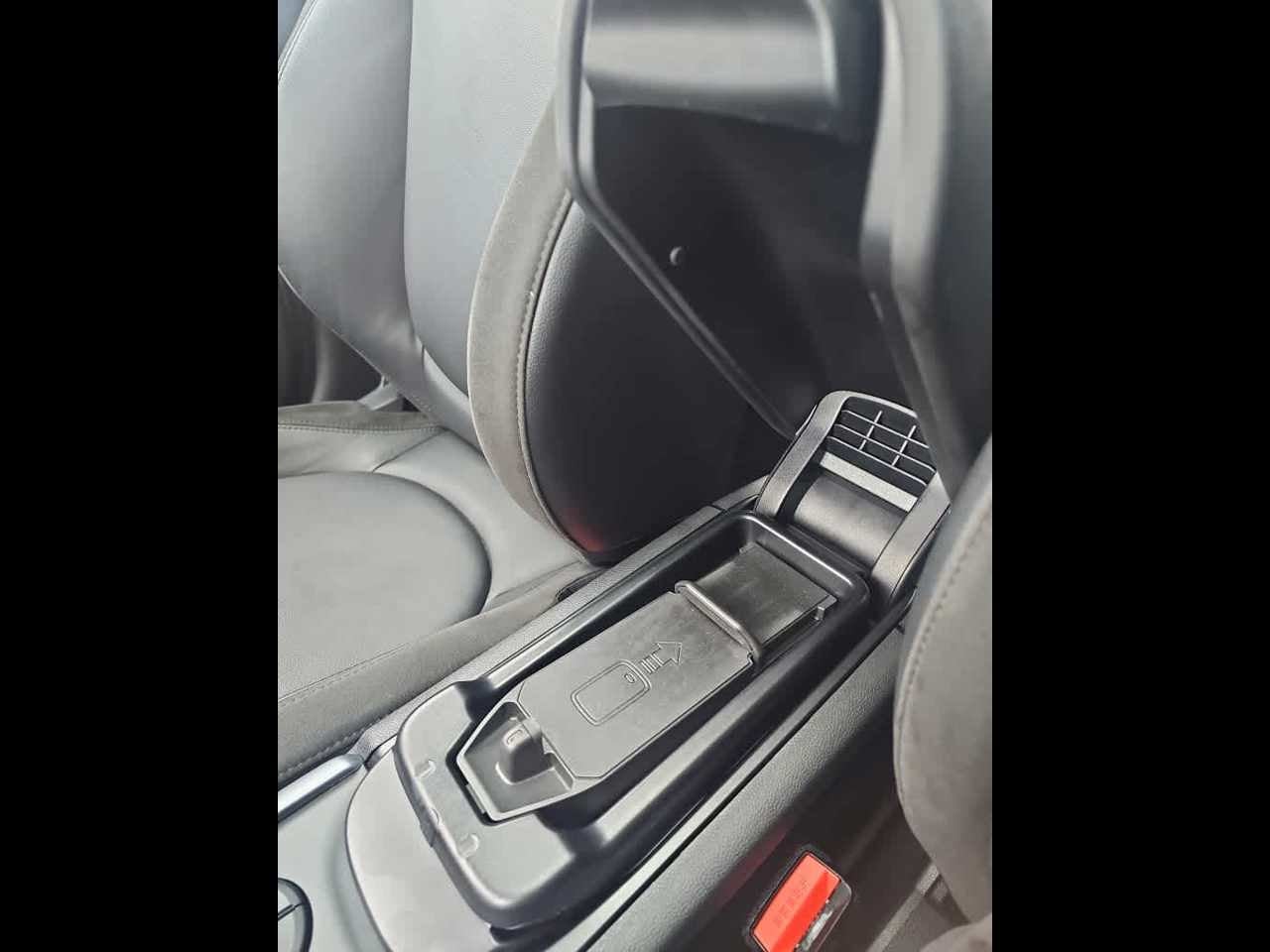 2023 MINI CLUBMAN ICONIC