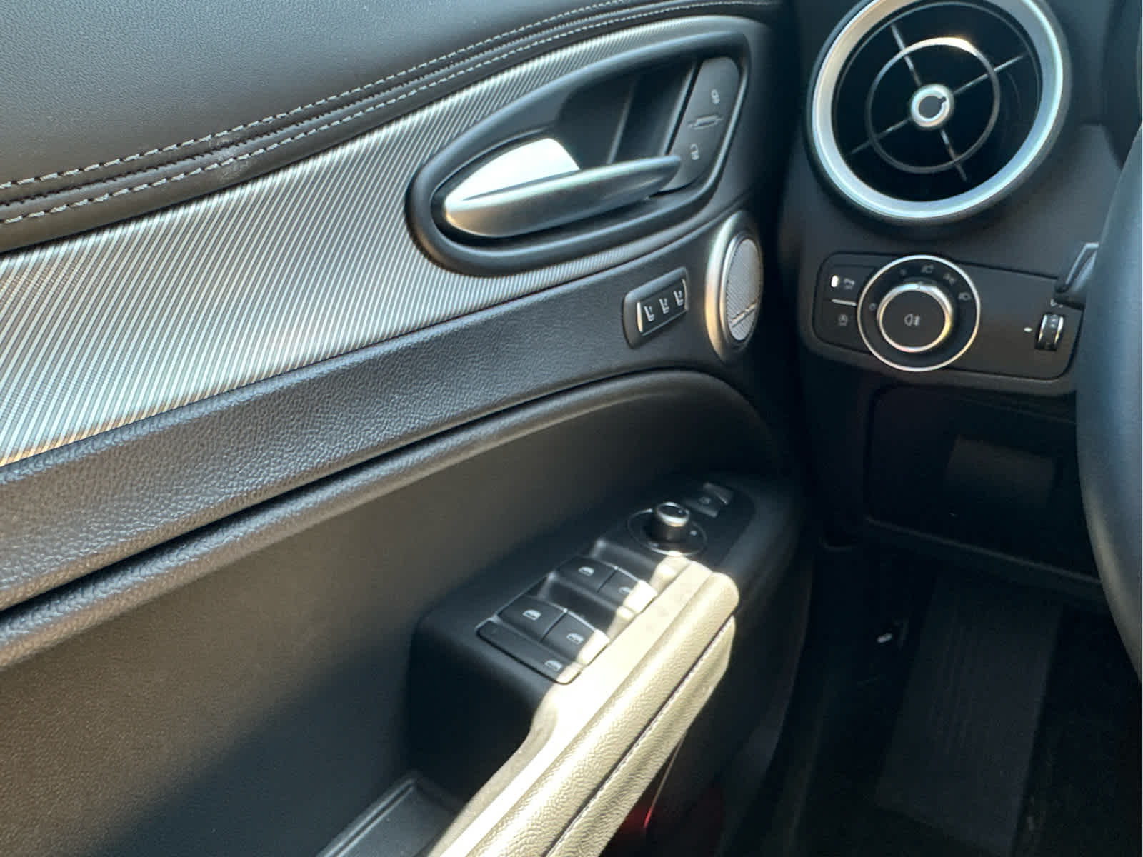 2023 Alfa Romeo Stelvio Veloce AWD