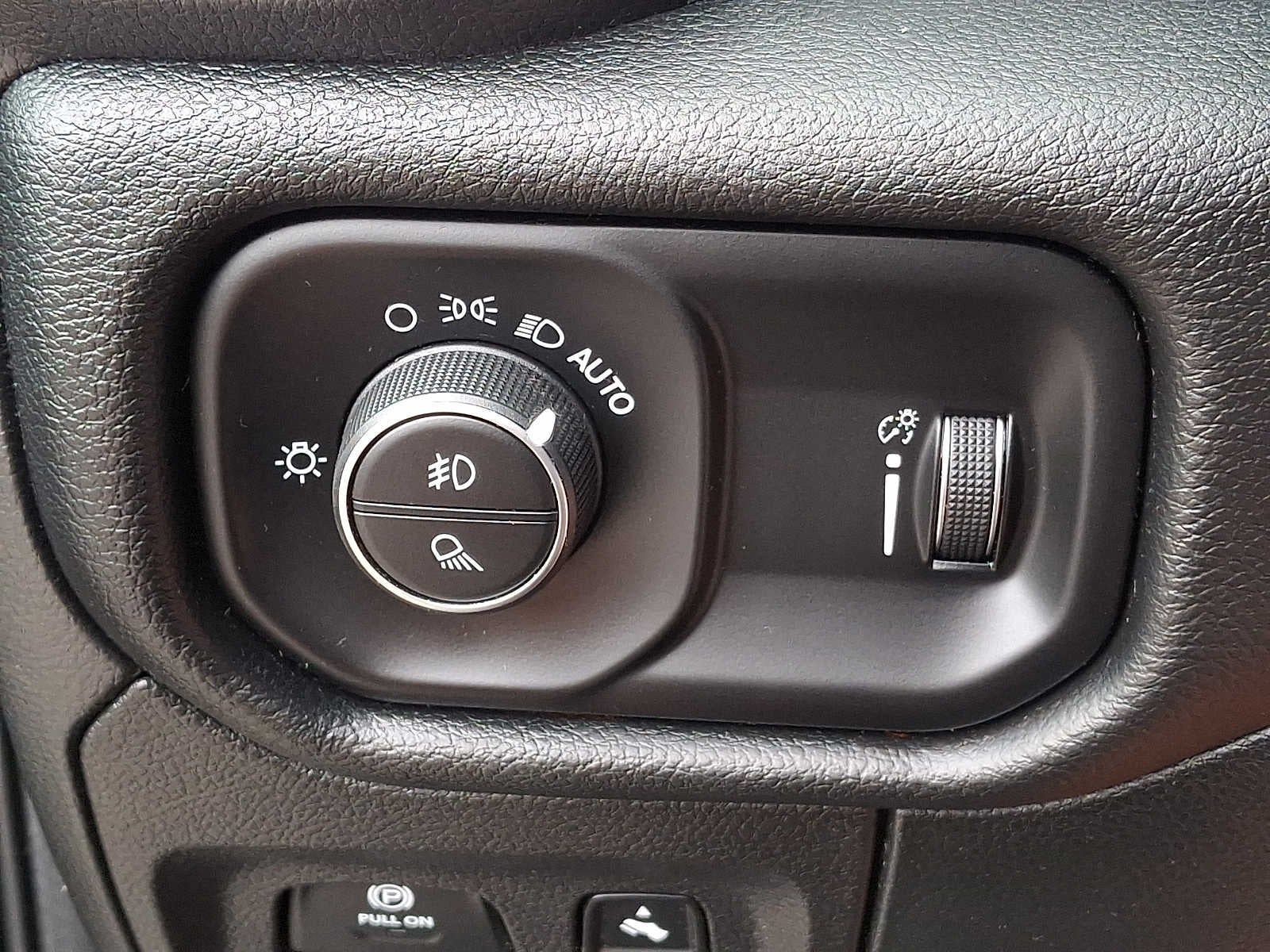 2020 RAM 1500 Big Horn 4x4 Crew Cab 57 Box