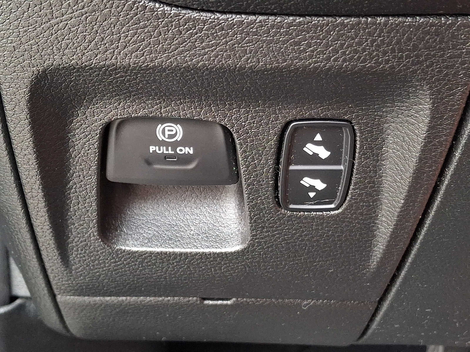 2020 RAM 1500 Big Horn 4x4 Crew Cab 57 Box