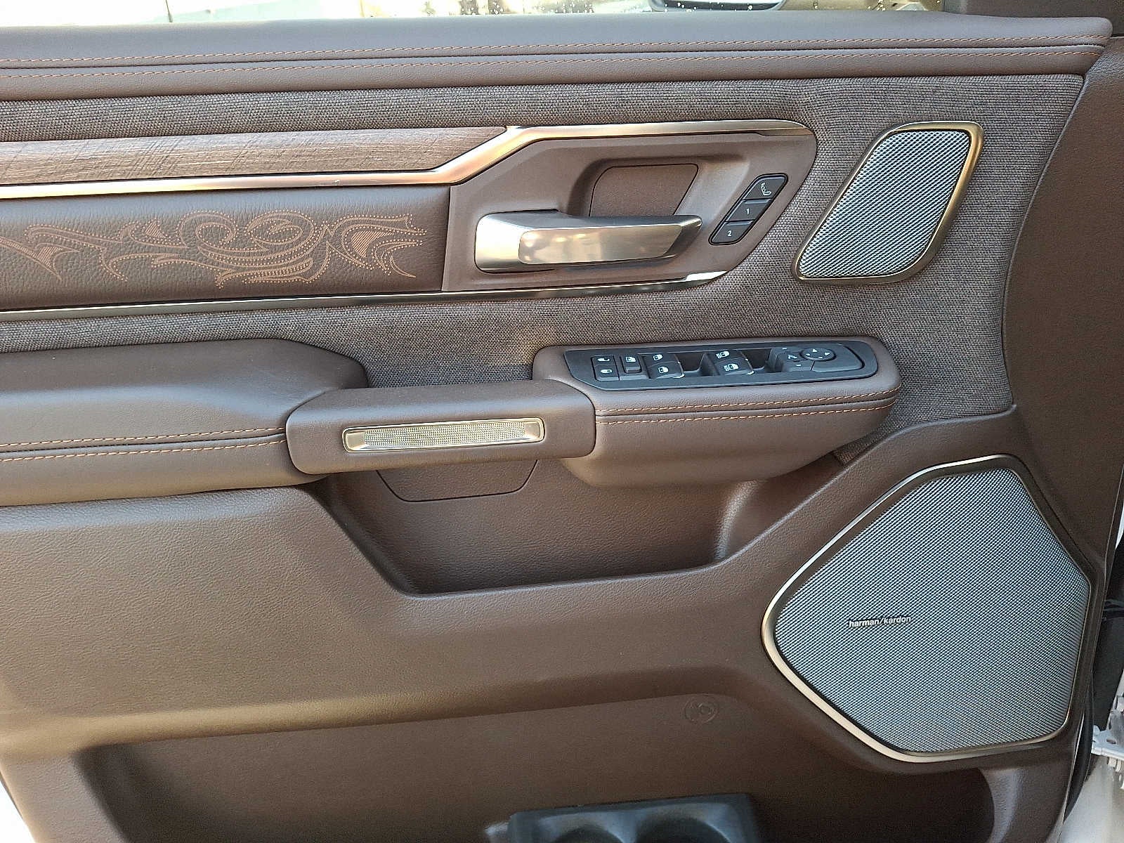 2025 RAM 1500 Longhorn 4x4 Crew Cab 57 Box