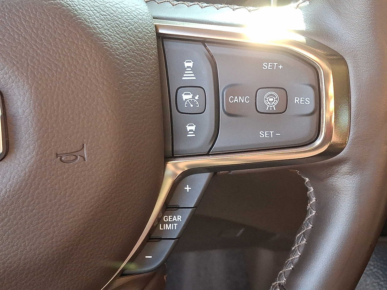 2025 RAM 1500 Longhorn 4x4 Crew Cab 57 Box