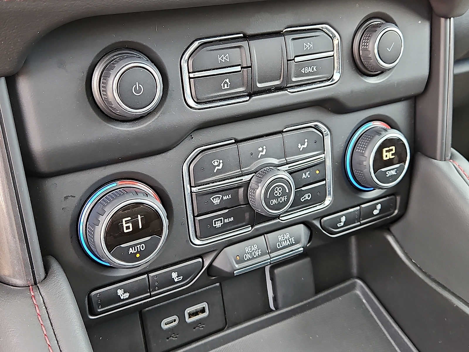 2024 Chevrolet Suburban 4WD 4dr RST