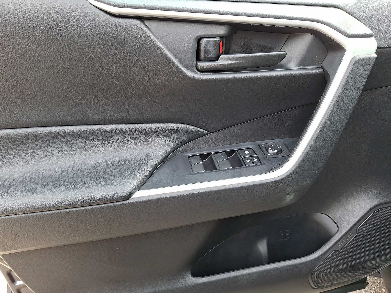 2020 Toyota RAV4 LE AWD
