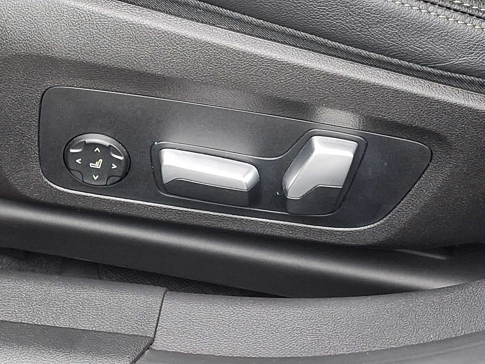 2023 BMW 3 Series 330i xDrive Sedan
