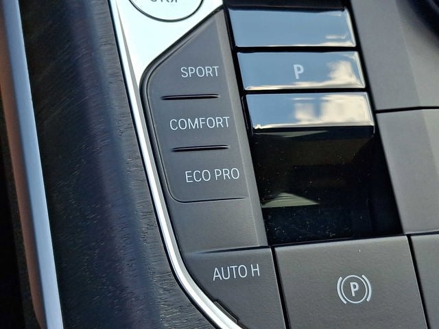 2023 BMW 3 Series 330i xDrive Sedan