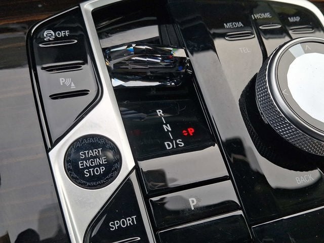 2025 BMW X7 xDrive40i Sports Activity Vehicle