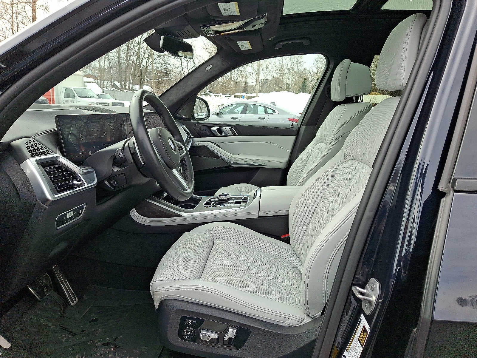 2023 BMW X7 xDrive40i Sports Activity Vehicle