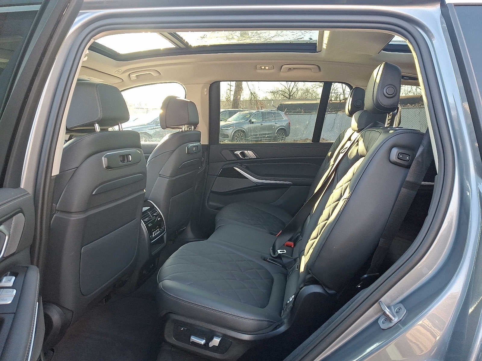 2025 BMW X7 xDrive40i Sports Activity Vehicle