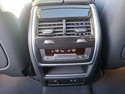 2025 BMW X7 xDrive40i Sports Activity Vehicle