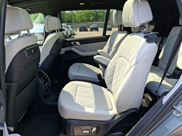 2024 BMW X7 xDrive40i Sports Activity Vehicle
