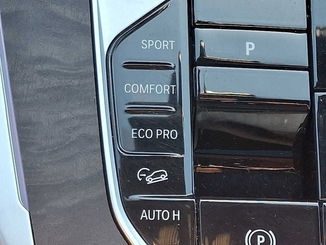2025 BMW X7 xDrive40i Sports Activity Vehicle