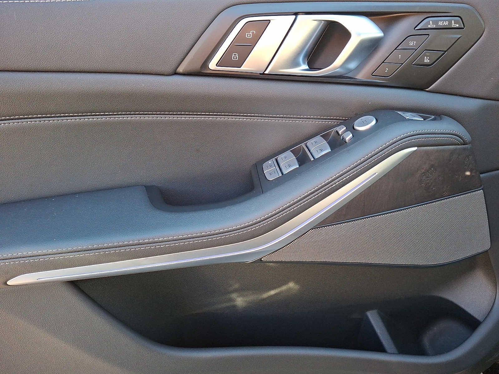 2025 BMW X7 xDrive40i Sports Activity Vehicle
