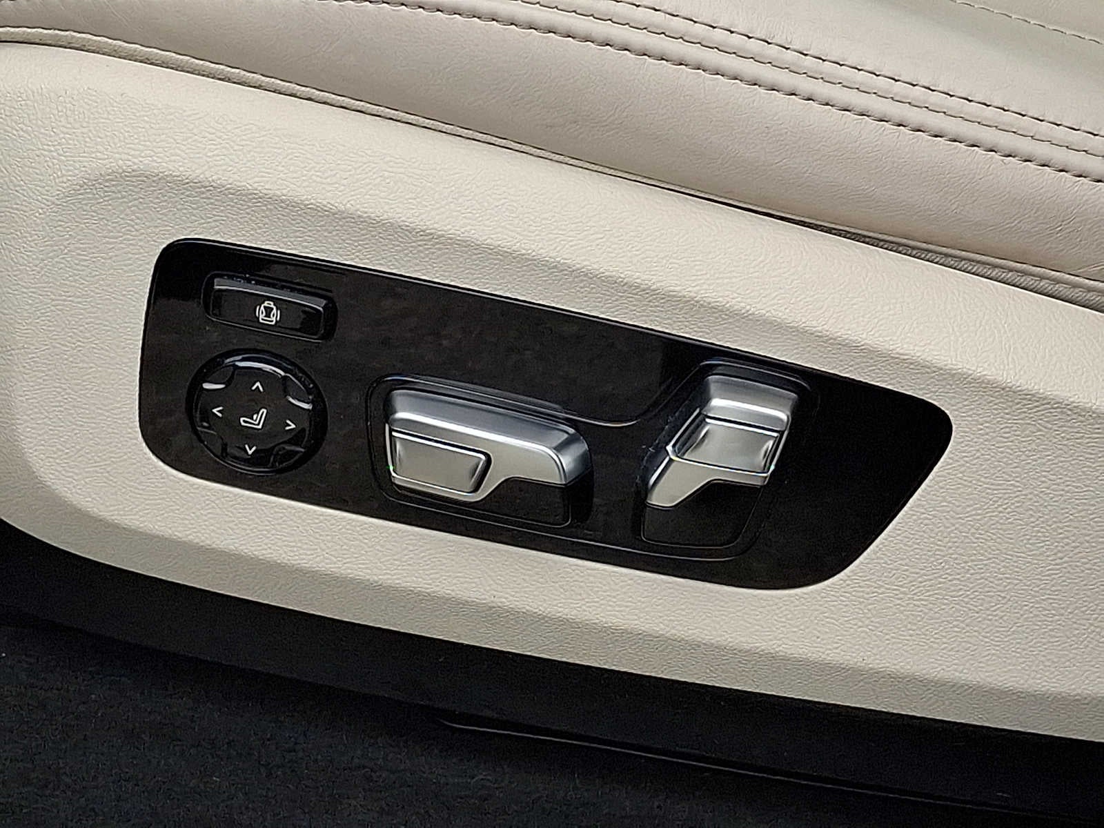 2024 BMW X5 M60i Sports Activity Vehicle