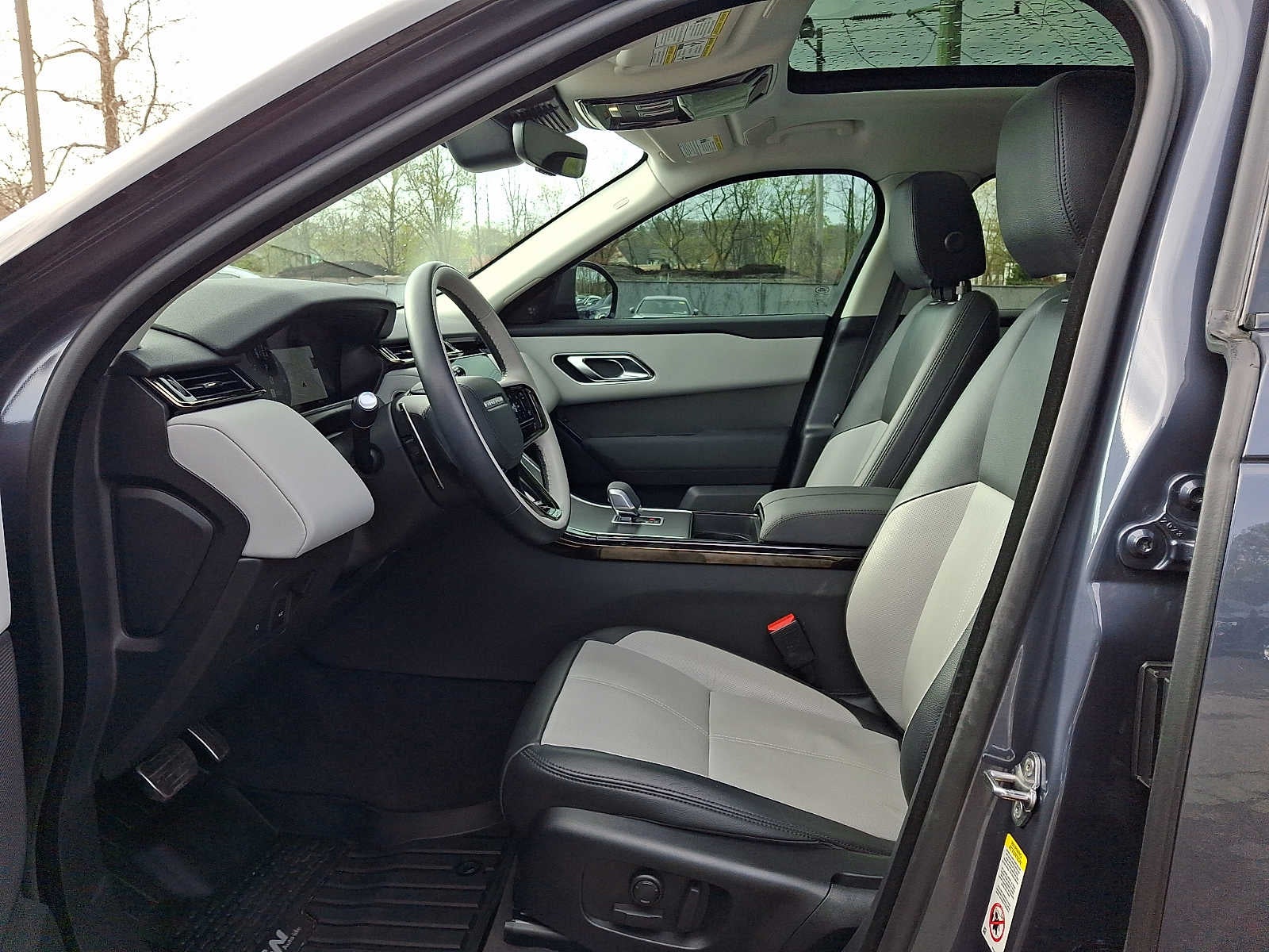 2025 Land Rover Range Rover Velar P250 Dynamic SE