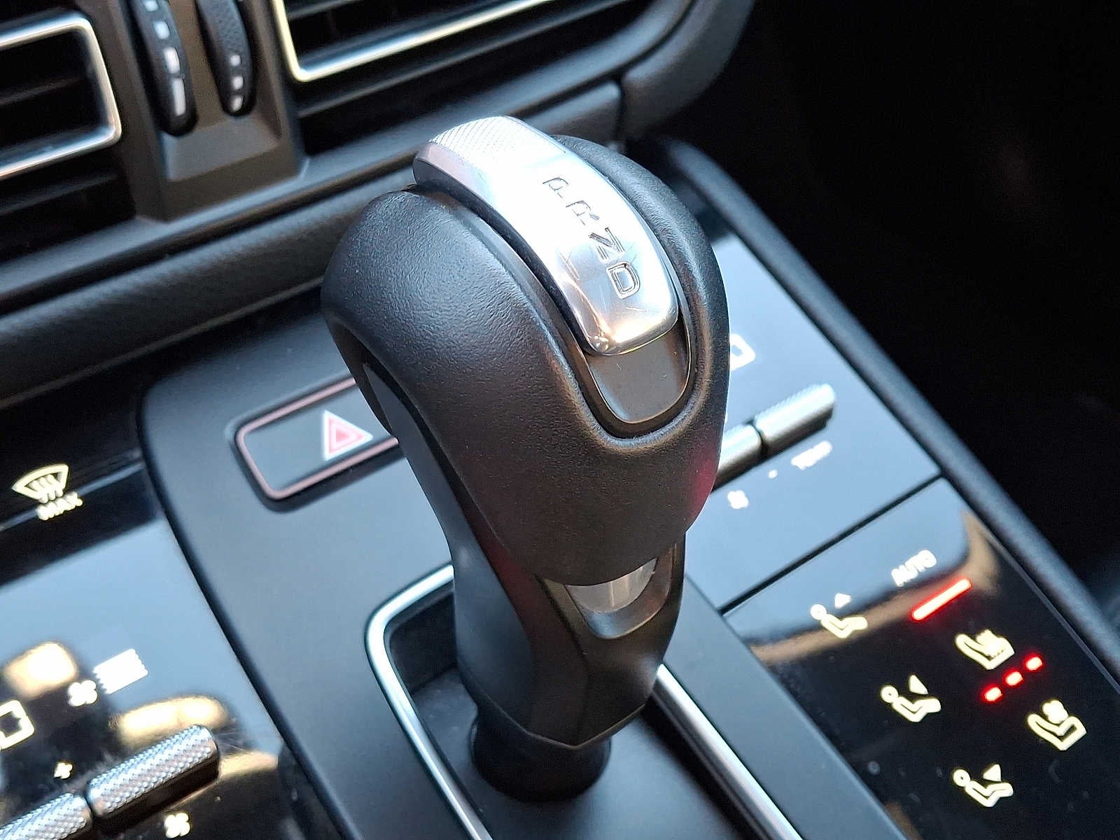 2022 Porsche Macan AWD