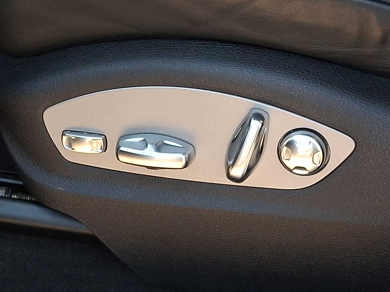 2024 Porsche Macan AWD