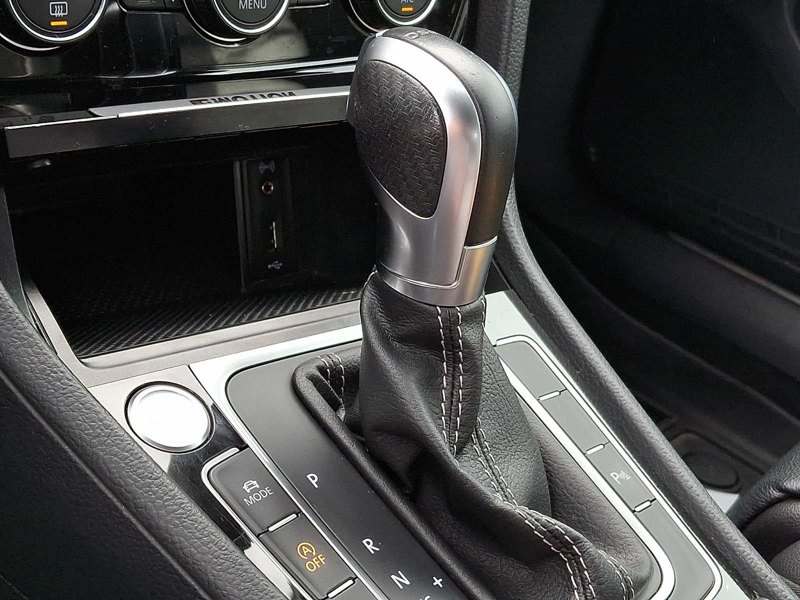 2018 Volkswagen Golf R 2.0T DSG w/DCC/Nav