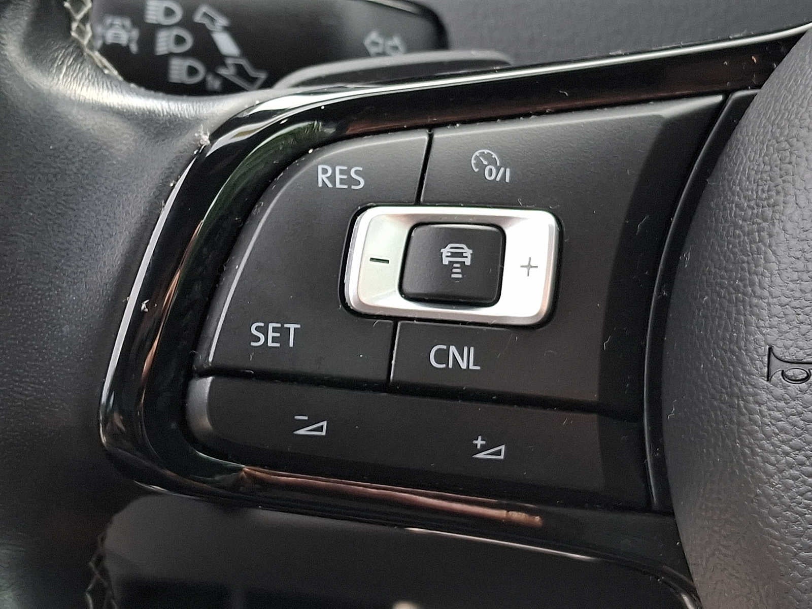 2018 Volkswagen Golf R 2.0T DSG w/DCC/Nav