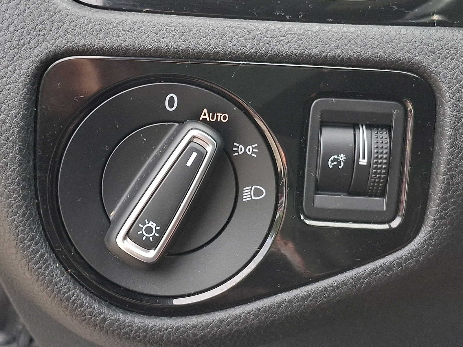 2018 Volkswagen Golf R 2.0T DSG w/DCC/Nav