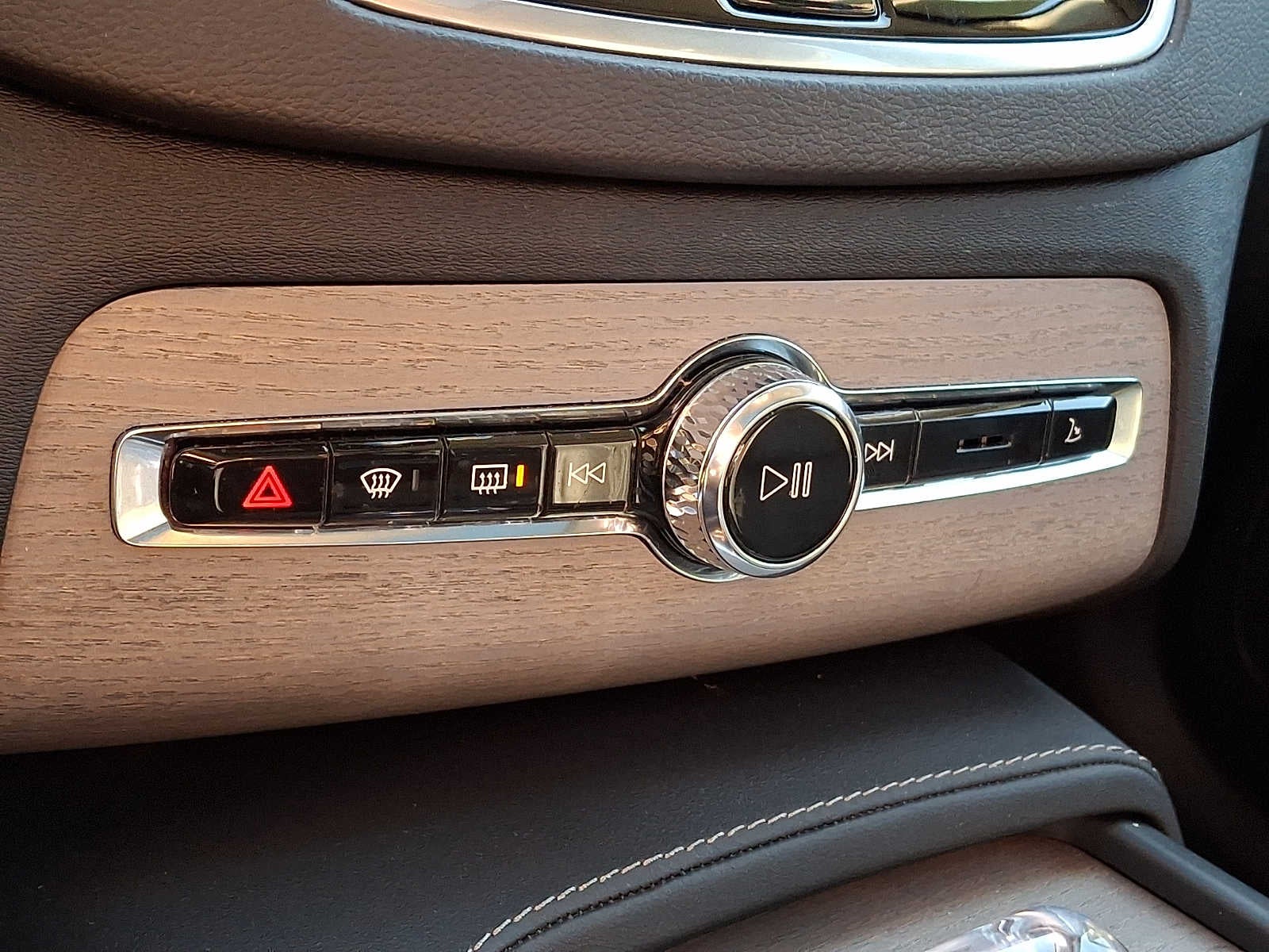 2024 Volvo XC90 B6 AWD Ultimate Bright Theme 6P