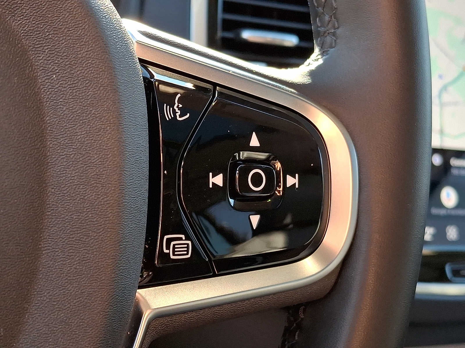 2024 Volvo XC90 B6 AWD Ultimate Bright Theme 6P