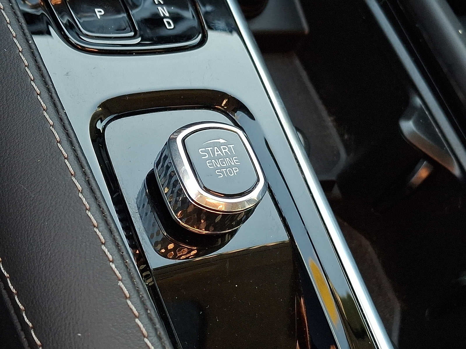 2024 Volvo XC90 B6 AWD Ultimate Bright Theme 6P