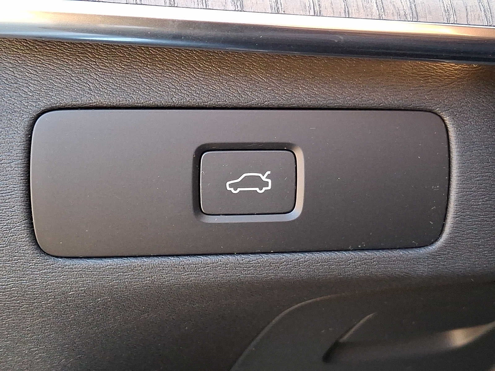 2024 Volvo XC90 B6 AWD Ultimate Bright Theme 6P