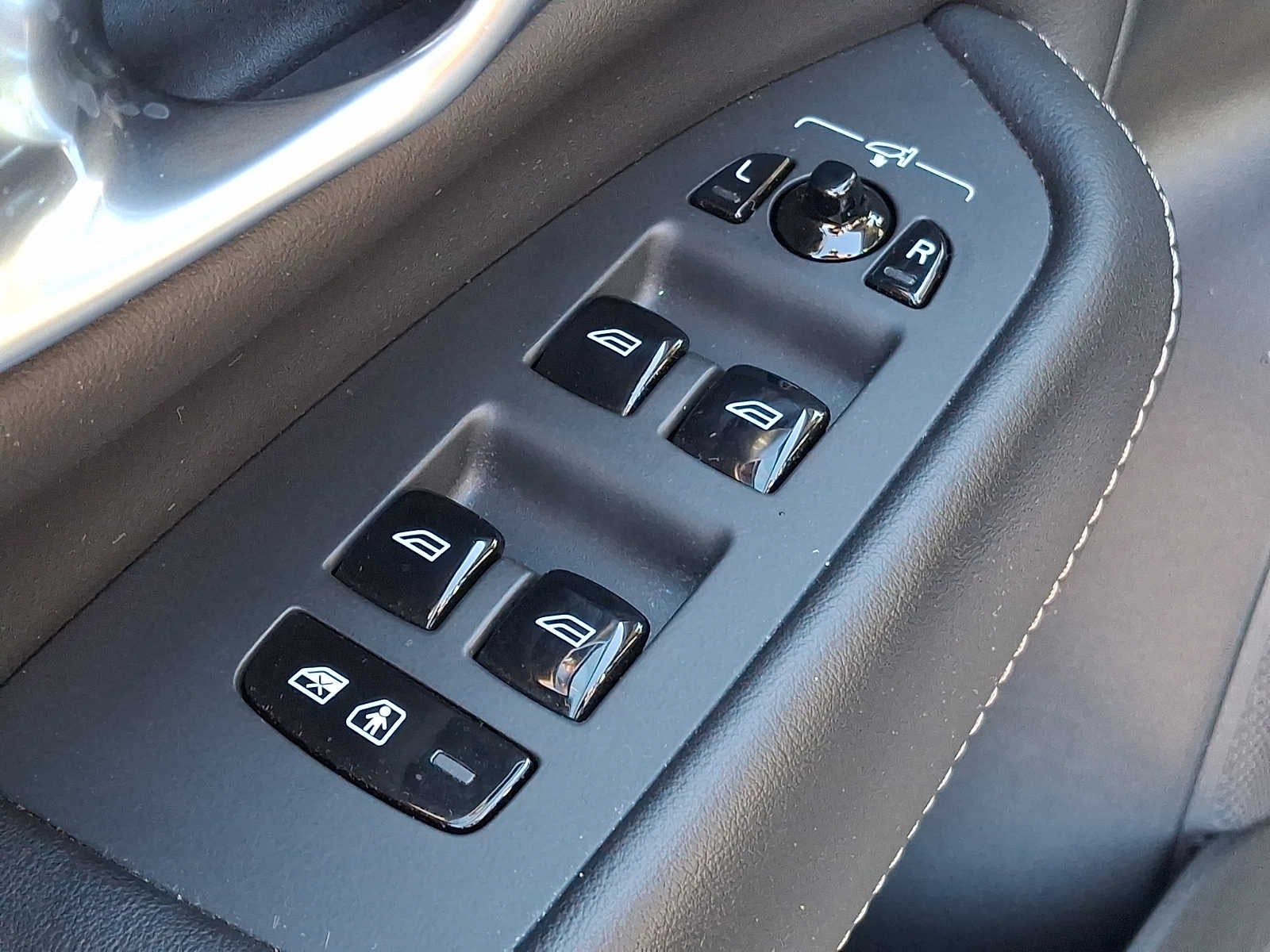 2024 Volvo XC90 B6 AWD Ultimate Bright Theme 6P