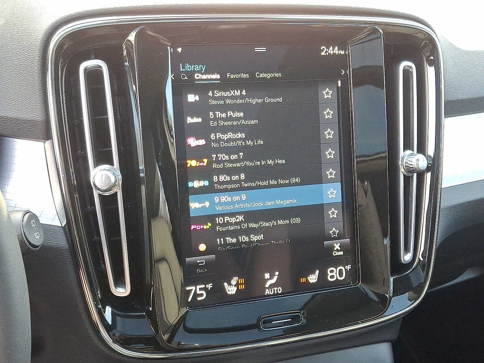 2022 Volvo XC40 T5 AWD Momentum