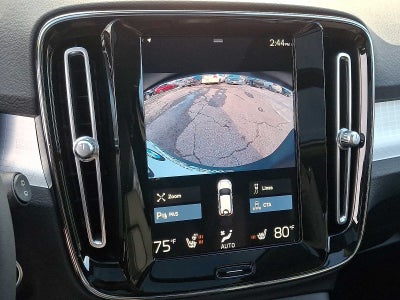 2022 Volvo XC40 T5 AWD Momentum