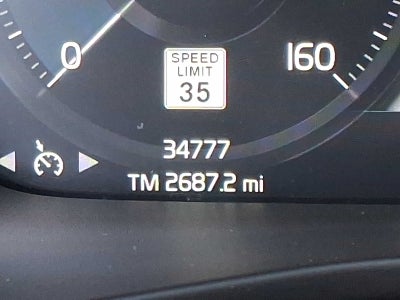 2022 Volvo XC40 T5 AWD Momentum