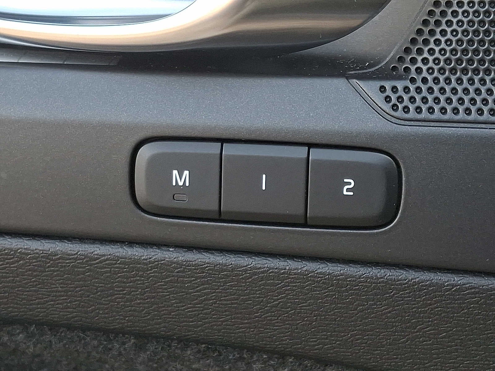 2022 Volvo XC40 T5 AWD Momentum