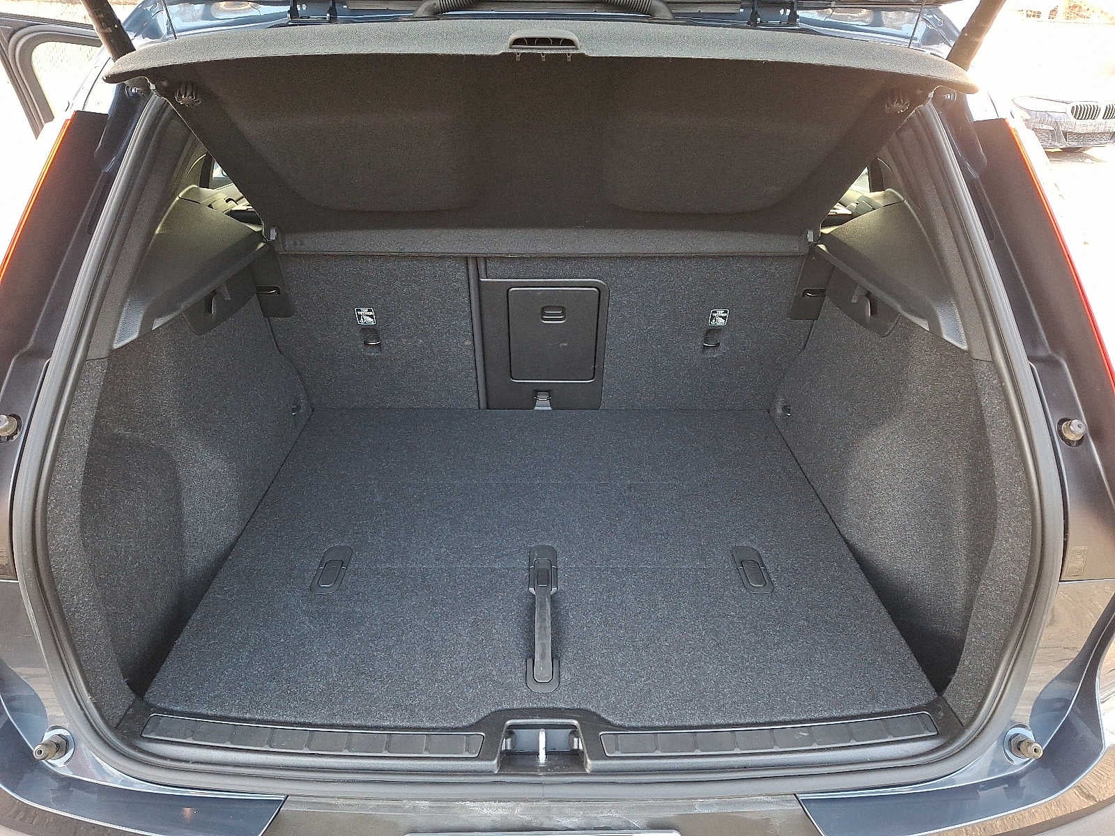 2022 Volvo XC40 T5 AWD Momentum