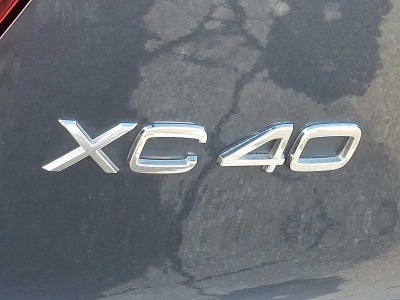 2022 Volvo XC40 T5 AWD Momentum