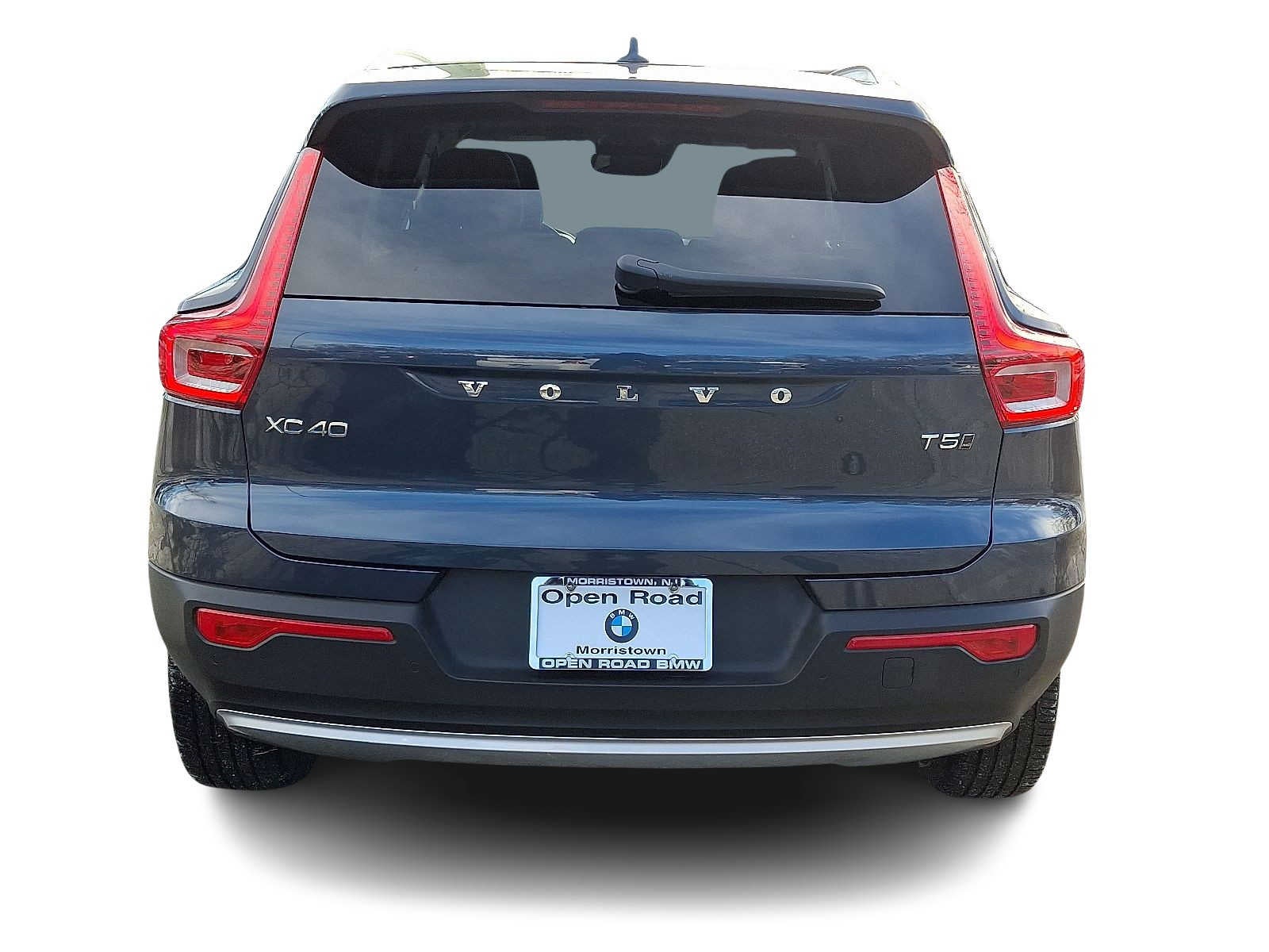 2022 Volvo XC40 T5 AWD Momentum