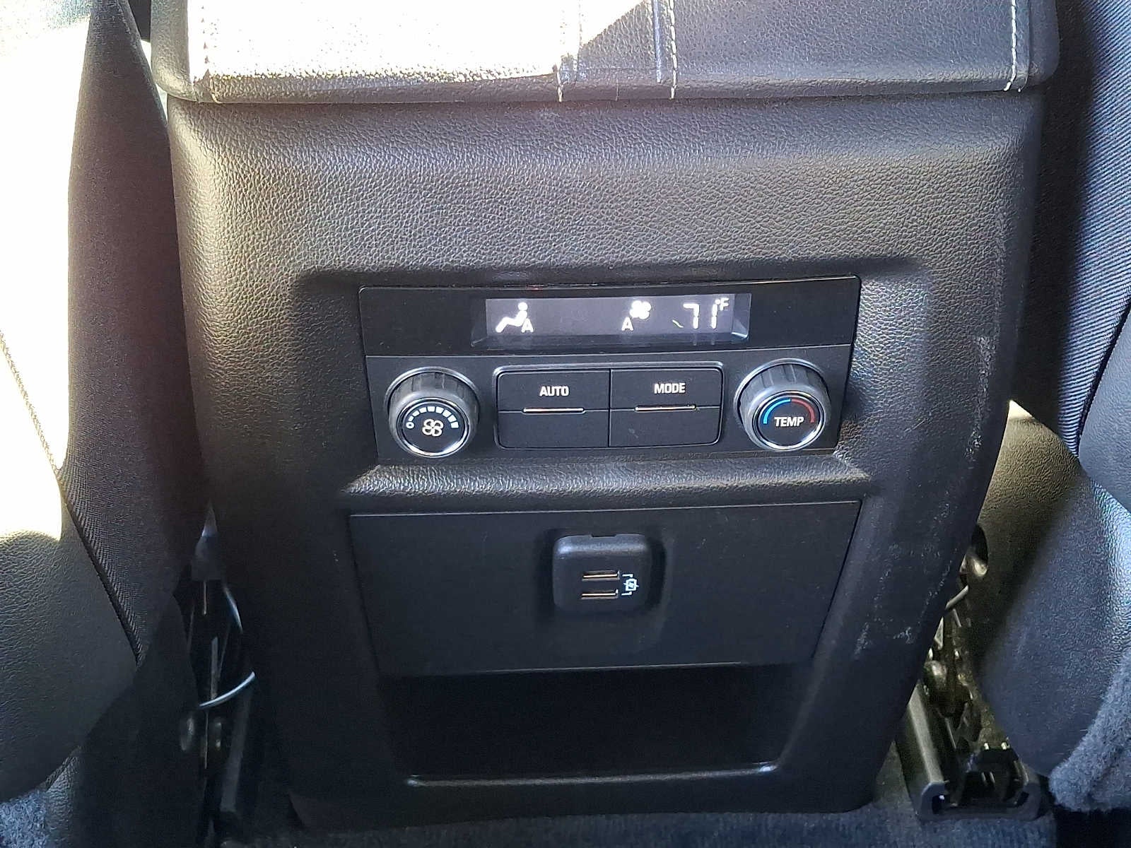 2023 Chevrolet Traverse AWD 4dr LT Leather