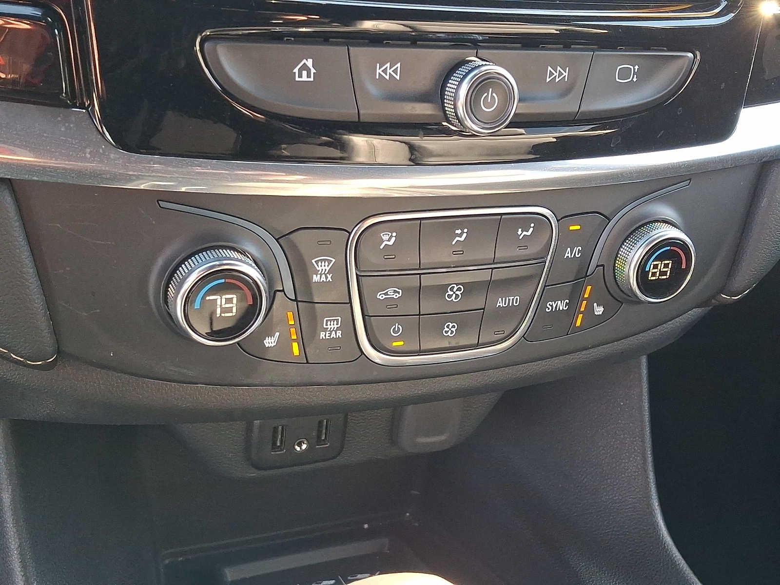 2023 Chevrolet Traverse AWD 4dr LT Leather