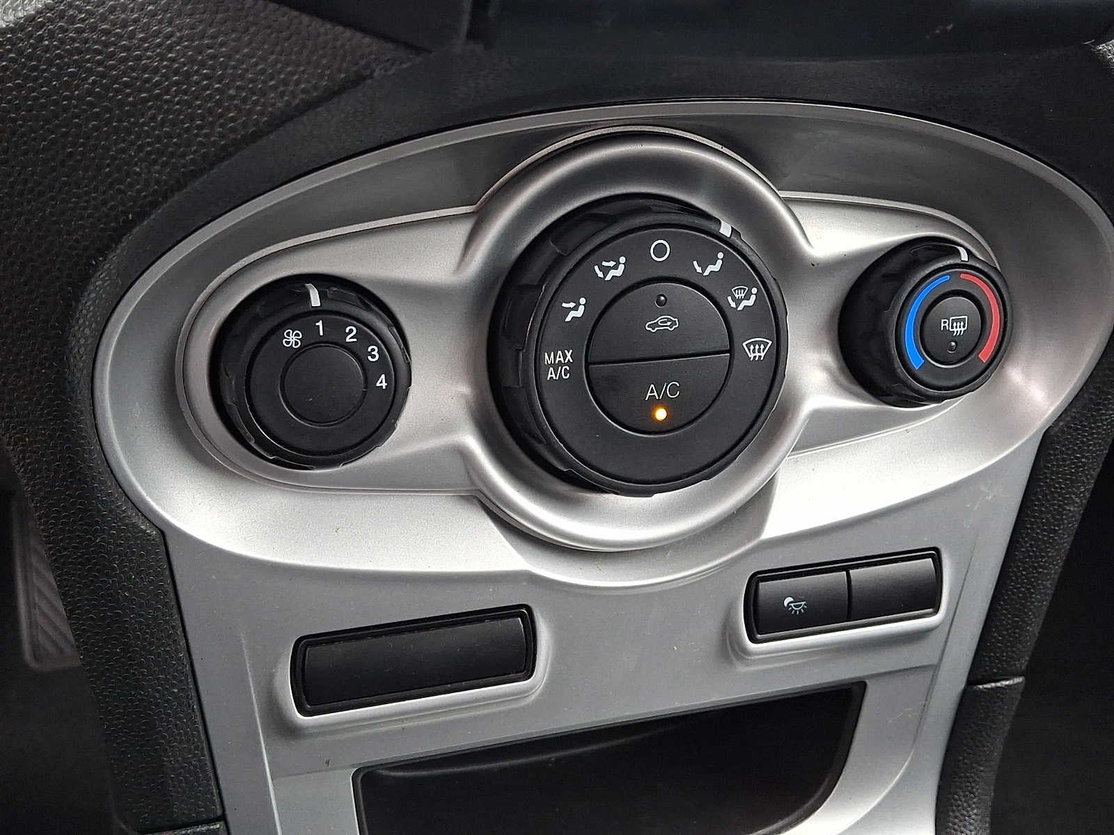 2018 Ford Fiesta SE Sedan