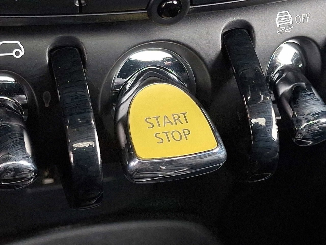 2024 MINI HARDTOP 2 DOOR Cooper SE FWD