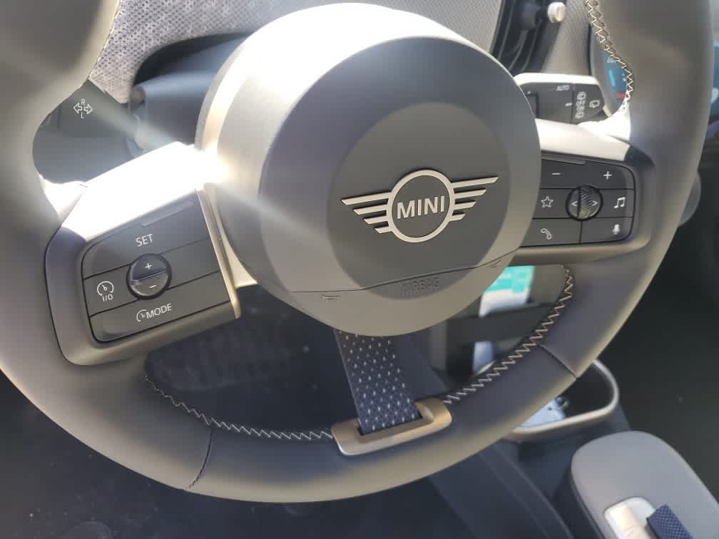 2026 MINI 4 DOOR ICONIC