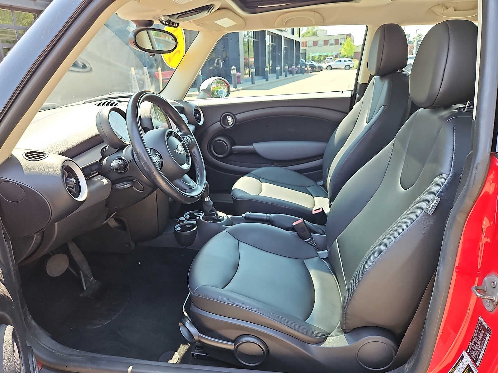 2011 MINI HARDTOP 2 DOOR 2dr Cpe