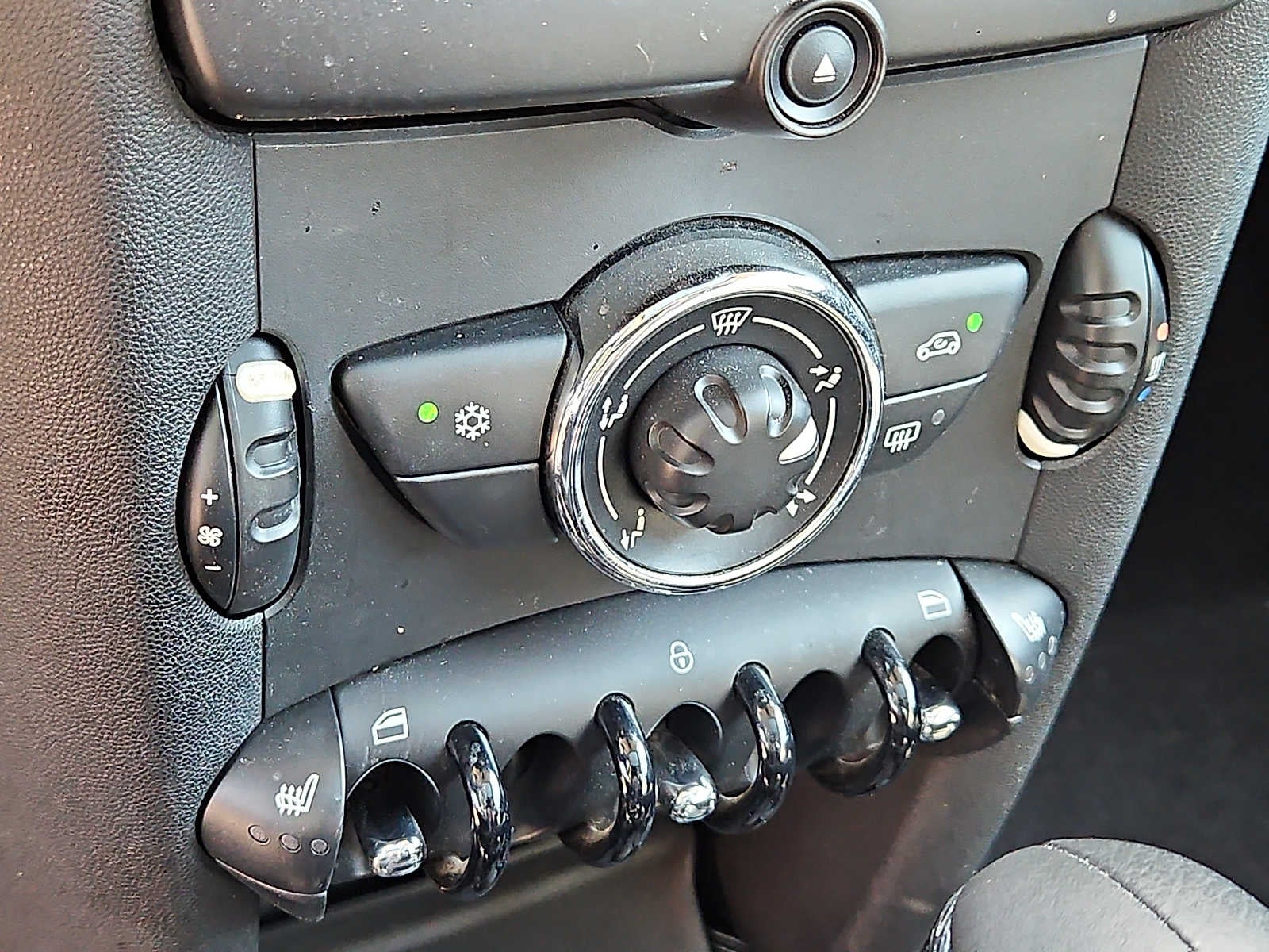 2011 MINI HARDTOP 2 DOOR 2dr Cpe