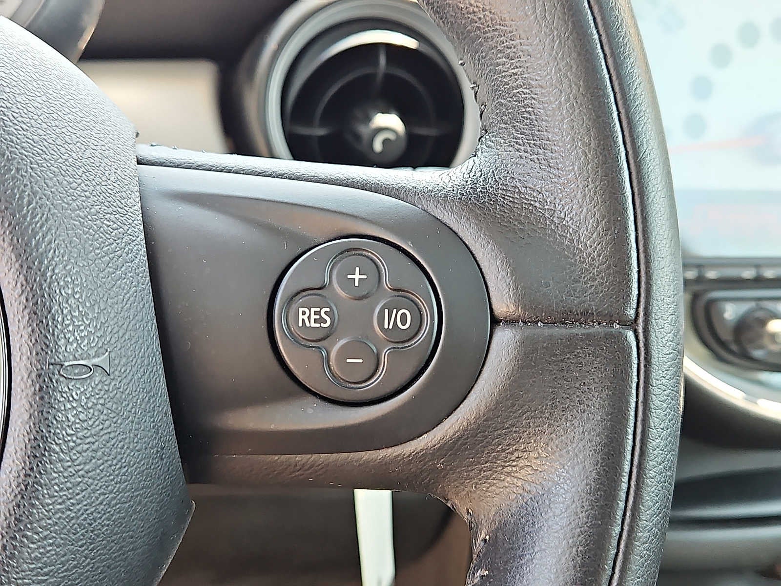 2011 MINI HARDTOP 2 DOOR 2dr Cpe