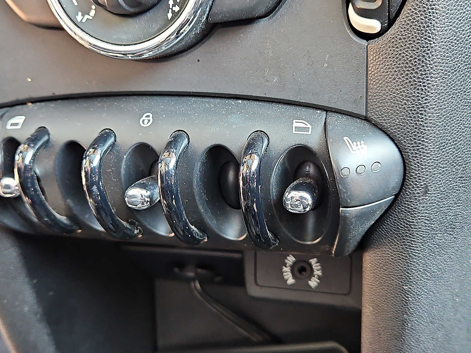 2011 MINI HARDTOP 2 DOOR 2dr Cpe