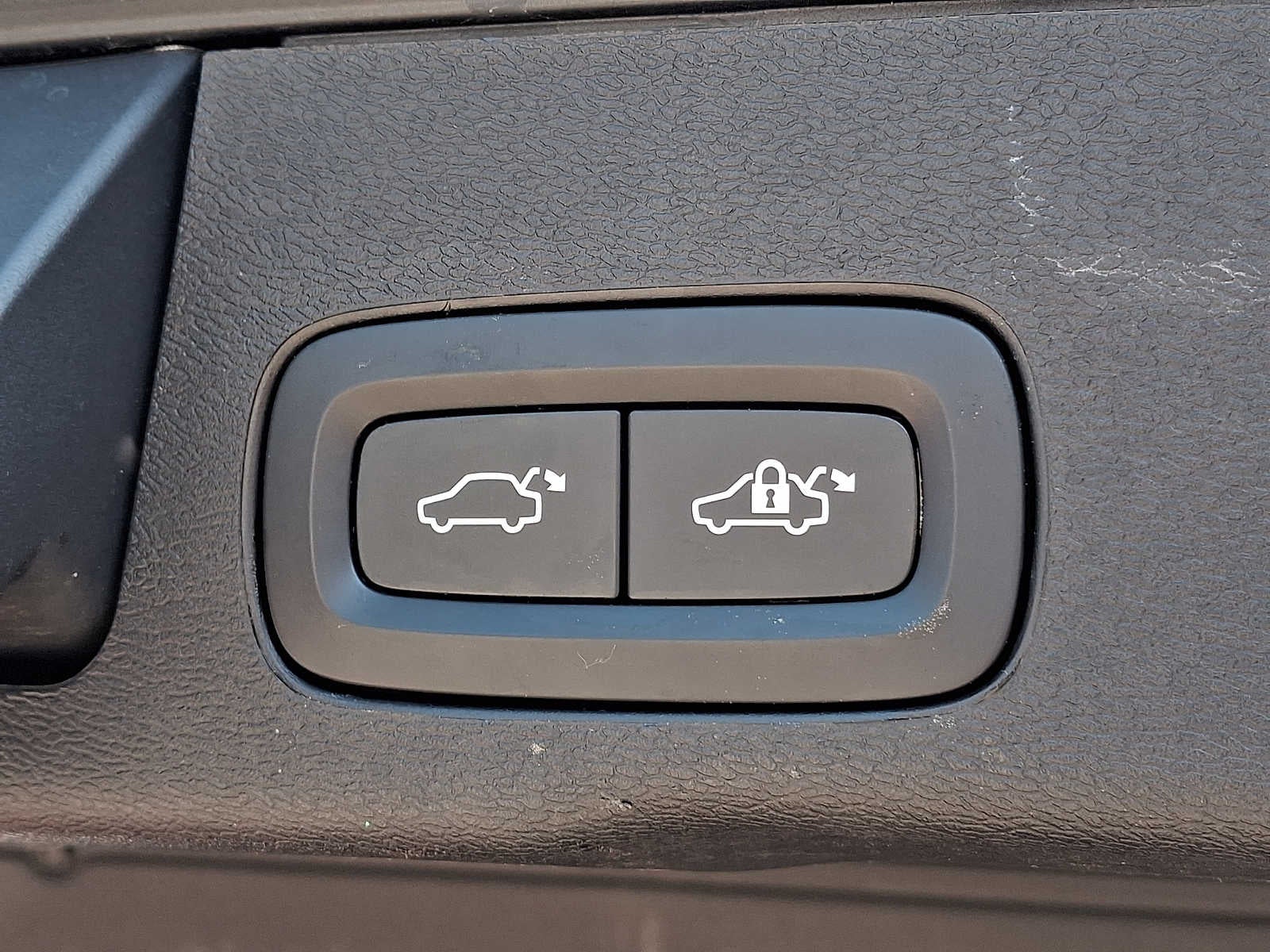 2020 Volvo XC60 T6 AWD Momentum