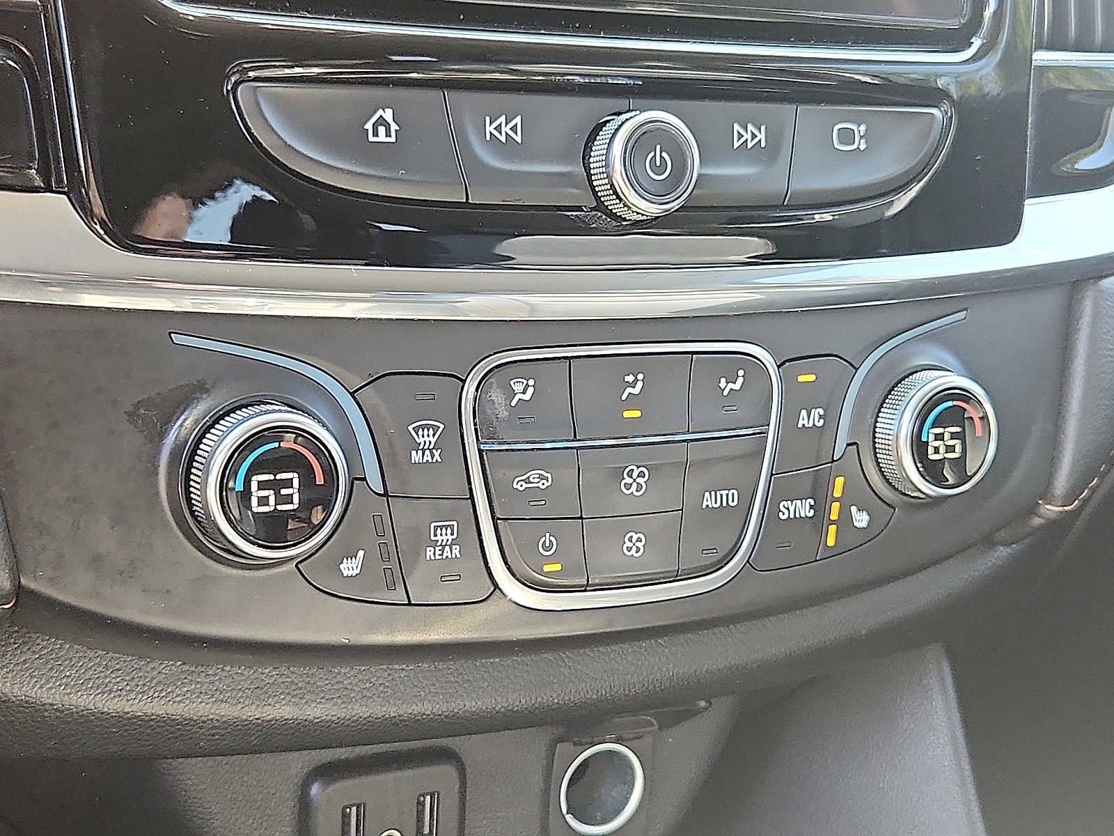 2020 Chevrolet Traverse AWD 4dr LT Leather