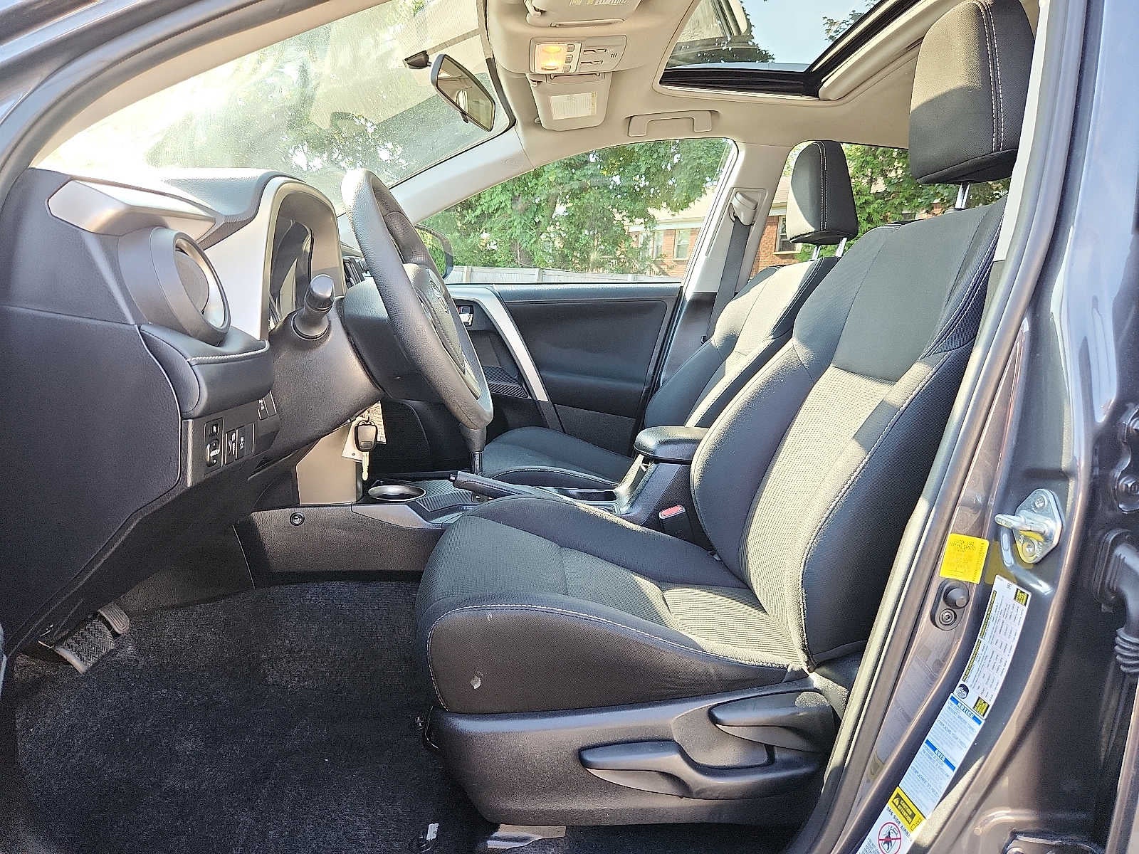 2015 Toyota RAV4 AWD 4dr XLE
