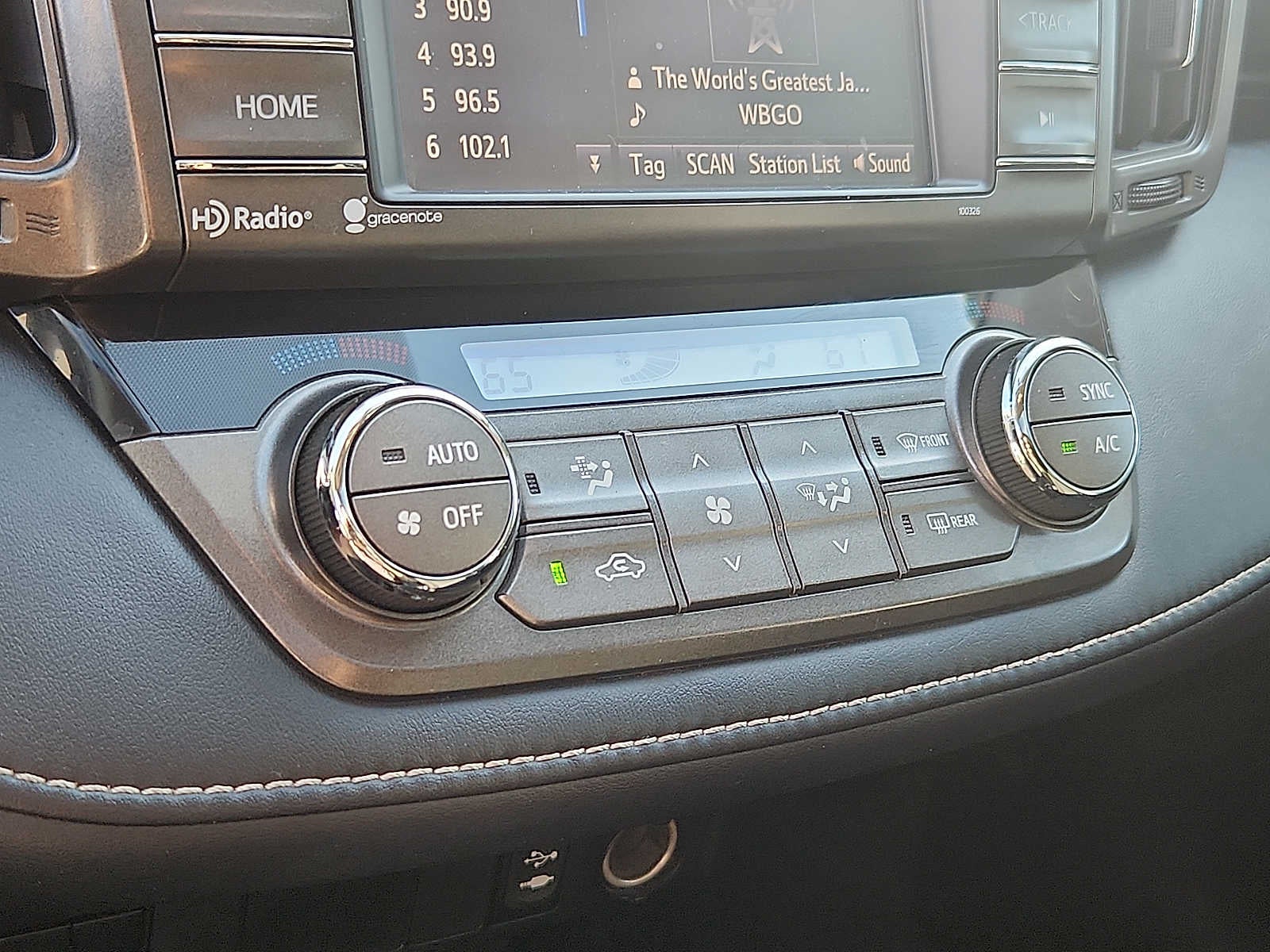 2015 Toyota RAV4 AWD 4dr XLE